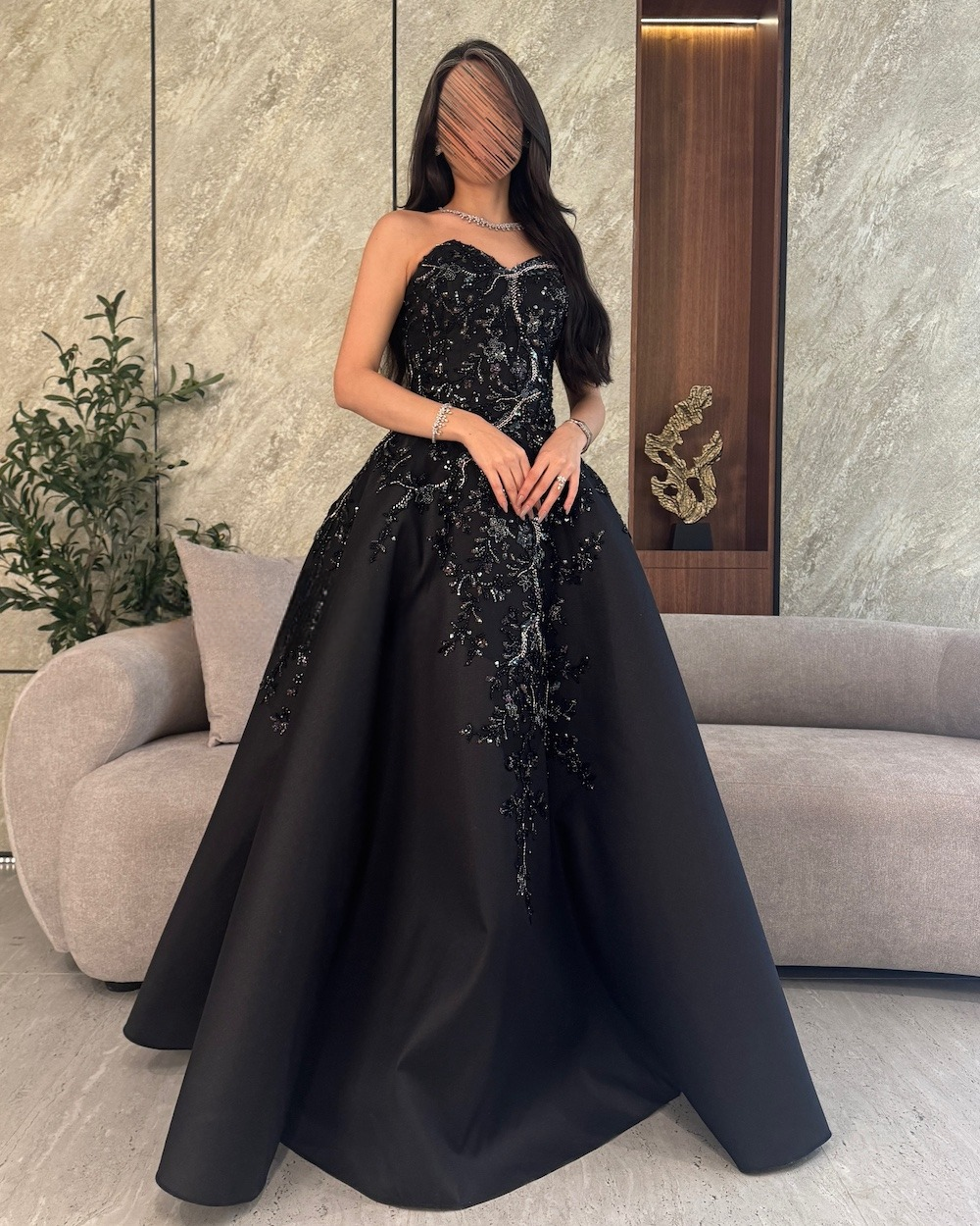 فستان سهرة ملكي أسود مع تطريز لامع