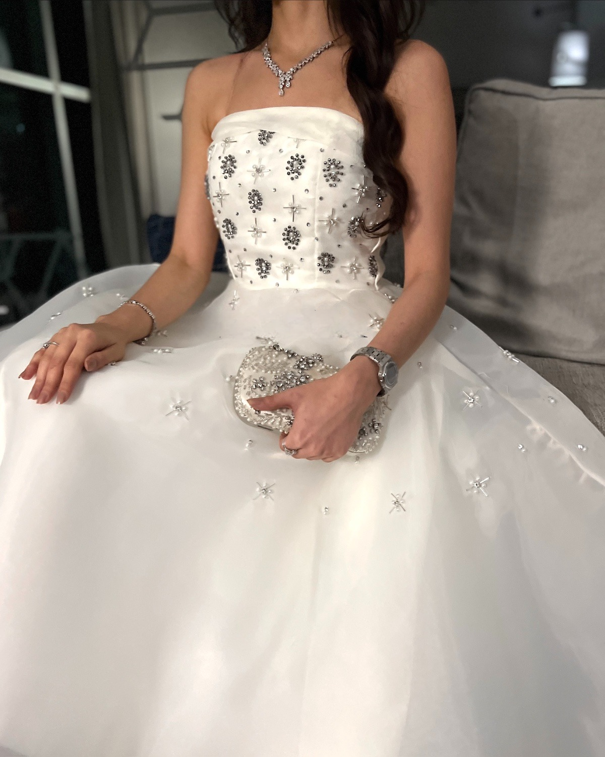 فستان سهرة غازار أبيض عاجي مع دانتيل