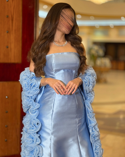 فستان سهرة أزرق سماوي مع عباءة مزينة بالكامل بالزهور