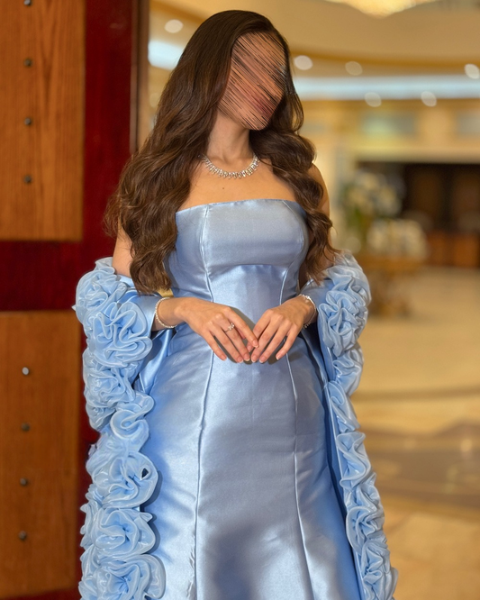 فستان سهرة أزرق سماوي مع عباءة مزينة بالكامل بالزهور