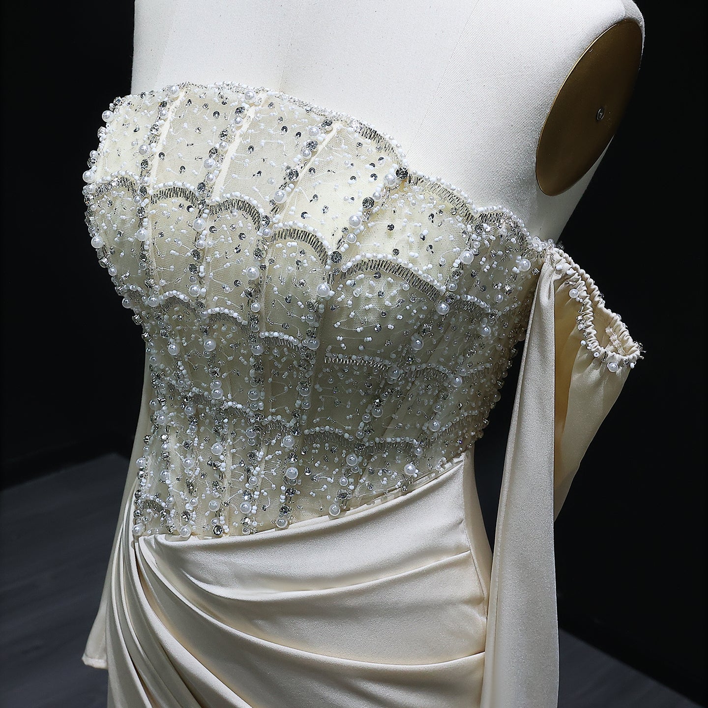 Luxury White Scalloped Evening Dress with High Slit